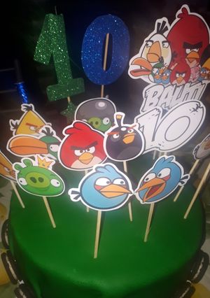 Una foto de Torta con pasta ballina de angry birds