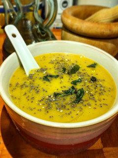 Una foto de Crema de calabacín con camembert y chia
