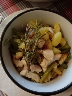Foto di Straccetti di pollo patate fagiolini