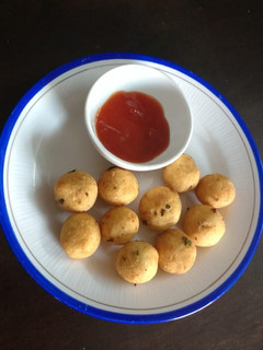 உருளைக்கிழங்கு வேர்கடலை போண்டா செய்முறை முக்கிய புகைப்படம்