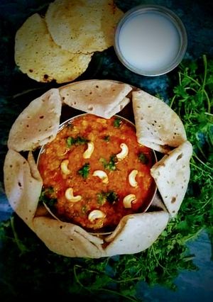 કાજુ કરી(Kaju Curry Recipe in Gujarati) રેસીપી મુખ્ય ફોટો