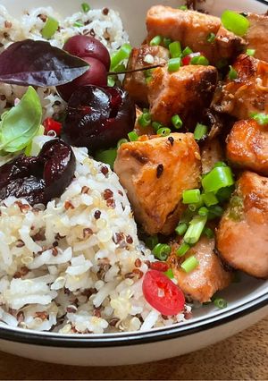 Une photo de 🏃♀️➡️💃HEALTHY BOWL 🥙QUINOA 🍣 SAUMON