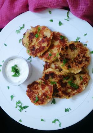 A picture of Cheesy Cauliflower Tikkis.