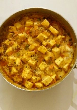 A picture of Matar Paneer.