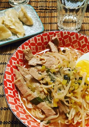 Foto di Ramen - Noodles in brodo con carne e verdure