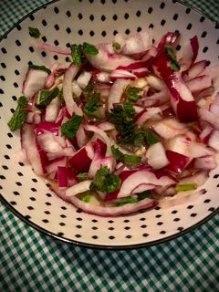 Una foto de Cebolla roja con menta para ensaladas