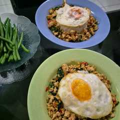 รูปของ Thai Chicken Basil (Pad Kra Pao)
