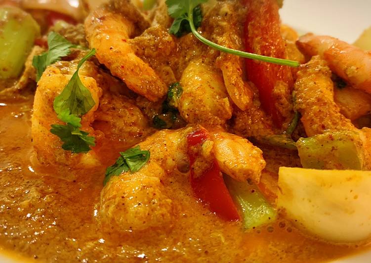 Recipe of Any-night-of-the-week Stir-fry King prawns in curry powder &amp; egg