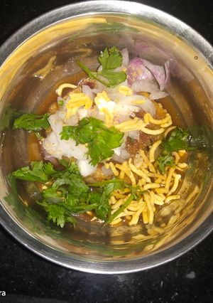 A picture of Aloo Chaat.