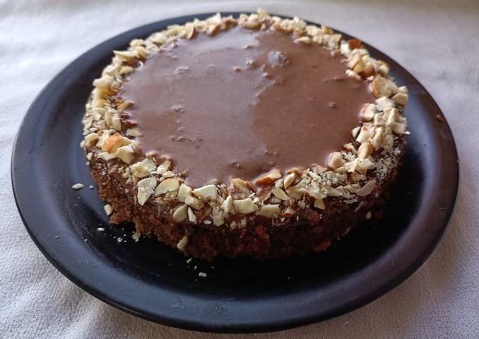 चॉकलेट बिस्कीट केक (Chocolate Biscuit Cake Recipe In Marathi) रेसिपी Poonam  Pandav द्वारे - Cookpad