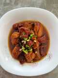 Ayam Kecap dengan Lapchiong (Non Halal)