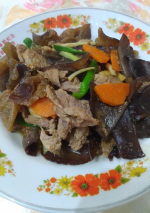 薑汁肉片炒木耳 的食譜成品照片