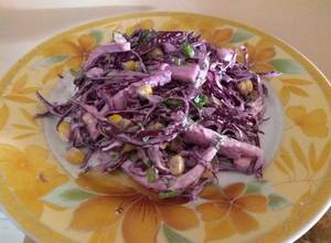 Вкусно, сытно и полезно: 7 рецептов зимних салатов от Юлии Высоцкой