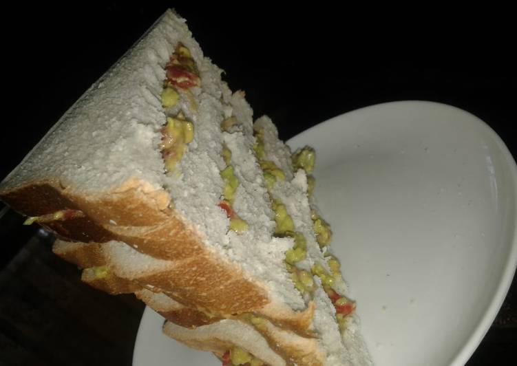 My simple vegan Guacamole sandwich dressed with ginger