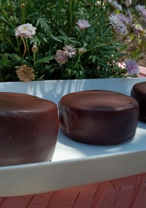 Una foto de Alfajores de chocolate!