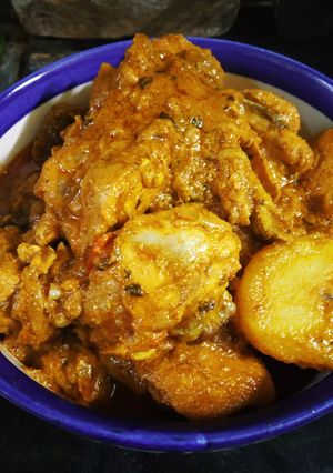 চটজলদি চিকেনের ঝোল(chotjoldi chicken er jhol recipe in bengali) রেসিপির প্রধান ছবি