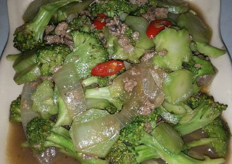 Resep Tumis brokoli daging cincang Anti Gagal