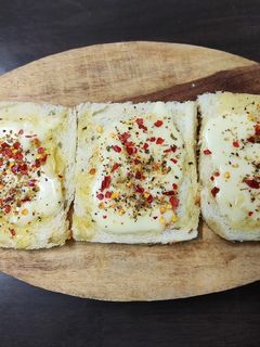 ગાર્લિક બ્રેડ (Garlic Bread Recipe in Gujarati) રેસીપી મુખ્ય ફોટો
