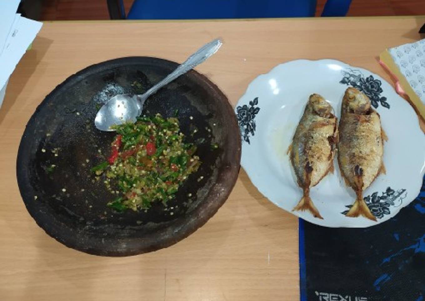 Ikan goreng sambal kemangi