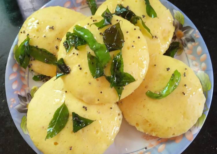 How to Make Super Quick Homemade Sooji Ka Dhokla