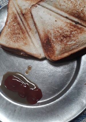 A picture of Bread sandwhich.