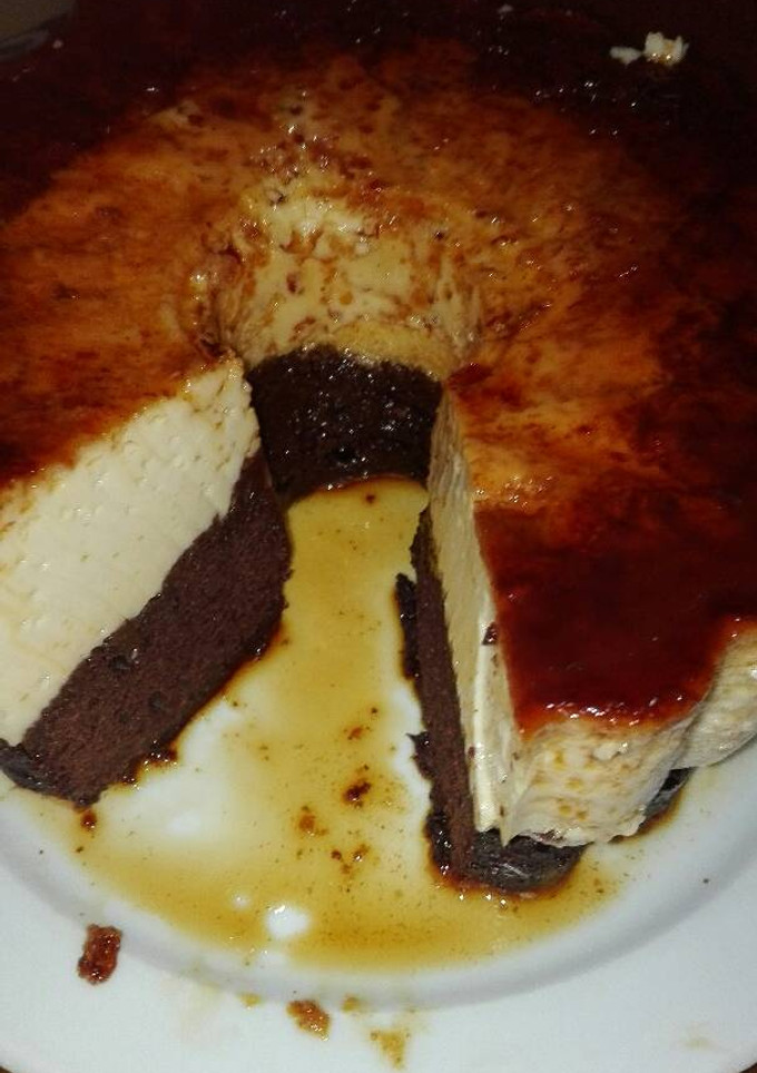 Una foto de Brownie flan