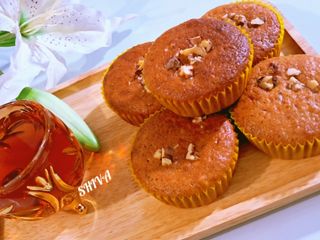 کاپ کیک خرما و گردو