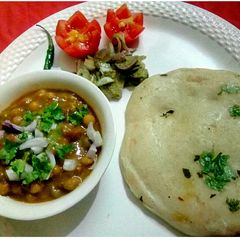 A picture of Matar kulcha.