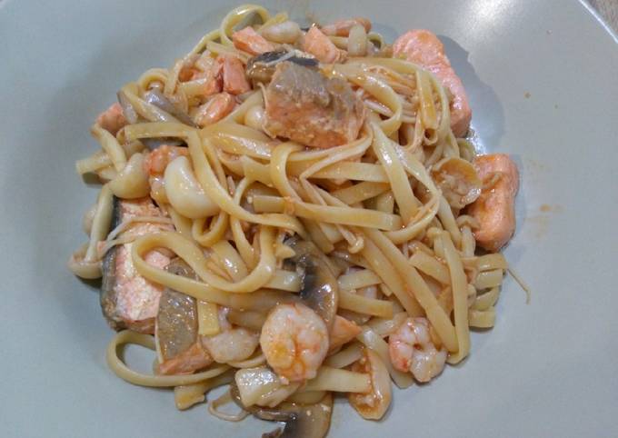 Easiest Way to Make Speedy 三菇海鲜意大利面 Trio-Mushrooms Seafood Linguine