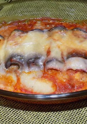 Una foto de Canelones de berenjenas o rollitos de berenjenas rellenos