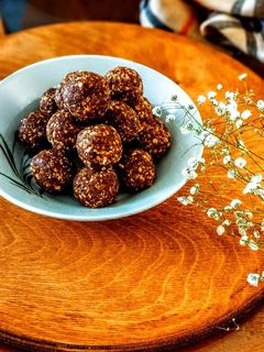 عکسی از دستور توپک خرما و بادام زمینی (ماه رمضان)