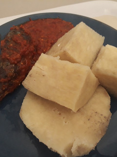 A picture of Boiled yam and pepper sauce.