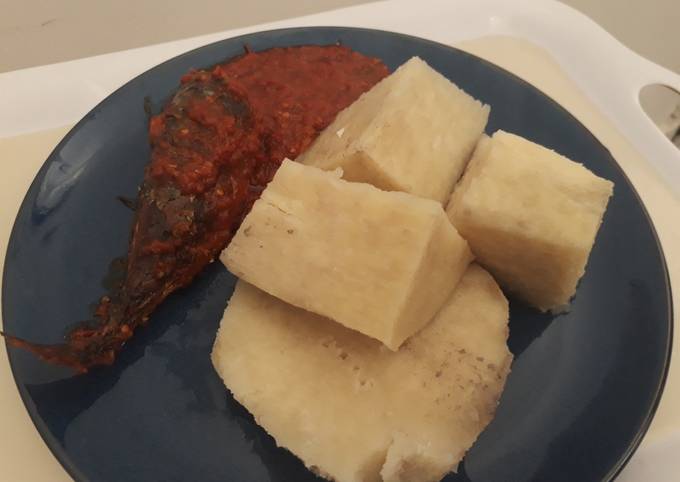 Boiled yam and pepper sauce