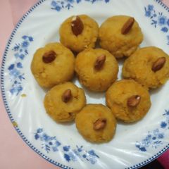 Desi ghee or gurr ke basin ke laddooo A picture of Desi ghee or gurr ke basin ke laddooo.