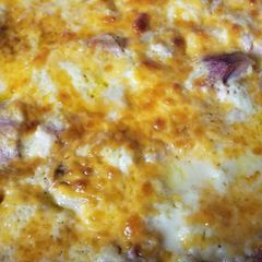 A picture of Cheesy Scalloped Potatoes and Ham.