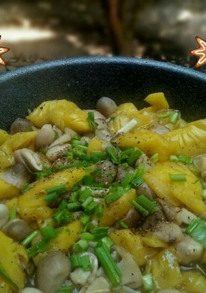 Hình của món Thơm-Nấm Rơm Kho (Chay).