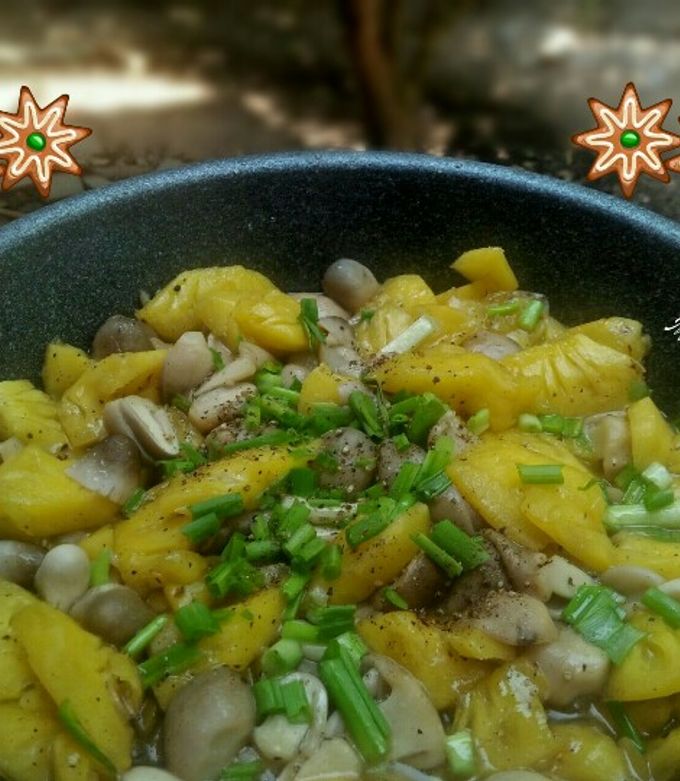 Hình của món Thơm-Nấm Rơm Kho (Chay).