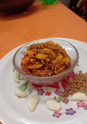 લસણ મેથી નું અથાણું(lasan methi Athanu Recipe in Gujarati) રેસીપી મુખ્ય ફોટો