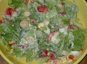Una foto de ensalada de palmitos y lechuga