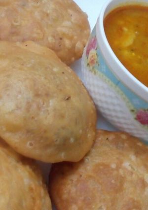 A picture of Dal ki Kachori.