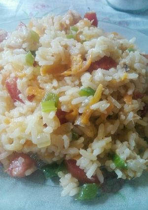 Una foto de Arroz con atún salteado de verduras 🐟