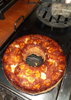 Una foto de Torta de banana invertida