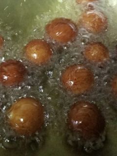ગુલાબ જાંબુ(Gulab jambu Recipe in Gujarati) રેસીપી મુખ્ય ફોટો