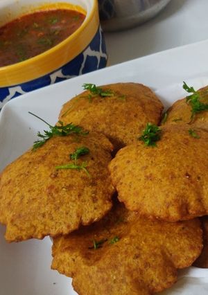 A picture of Bedmi Puri with Aloo Sabzi.