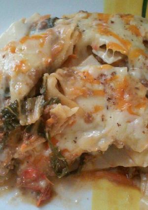 Una foto de Lasaña con carne y vegetales