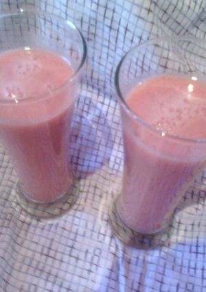 Una foto de Batido de ciruela, manzana, avena, kiwi y banana