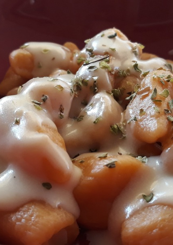 Una foto de Ñoquis de boniato con salsa de queso