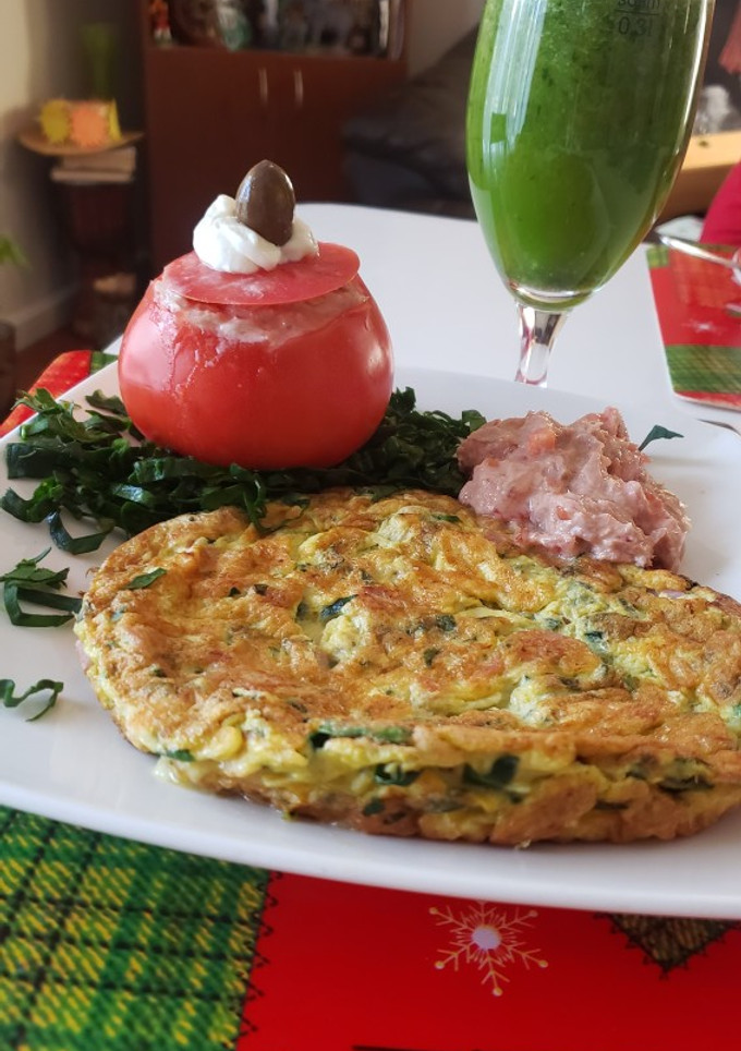 Una foto de Tomate relleno con atún
