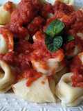 تورتليني بالصلصة حمراء tortellini