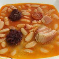 Una foto de Fabada Asturiana casera